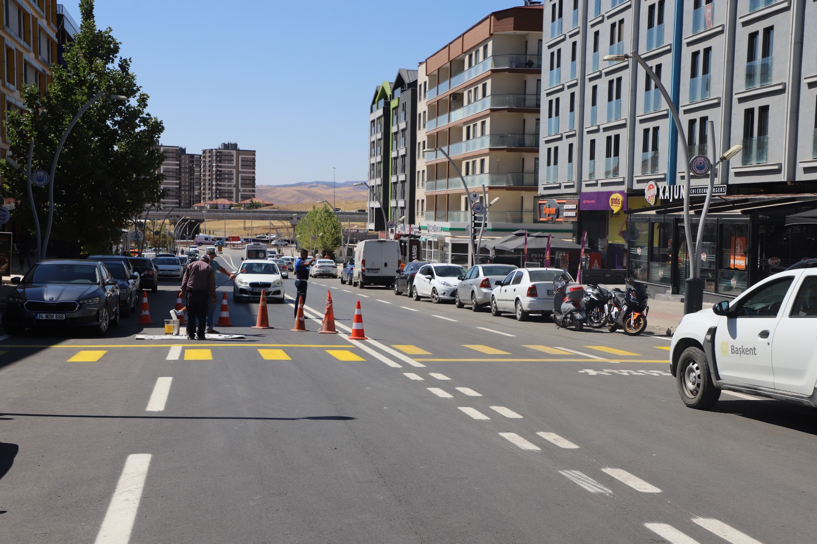 devlet-bahceli-bulvarinda-yaya-gecidi-calismalarimiz-araliksiz-devam-ediyor